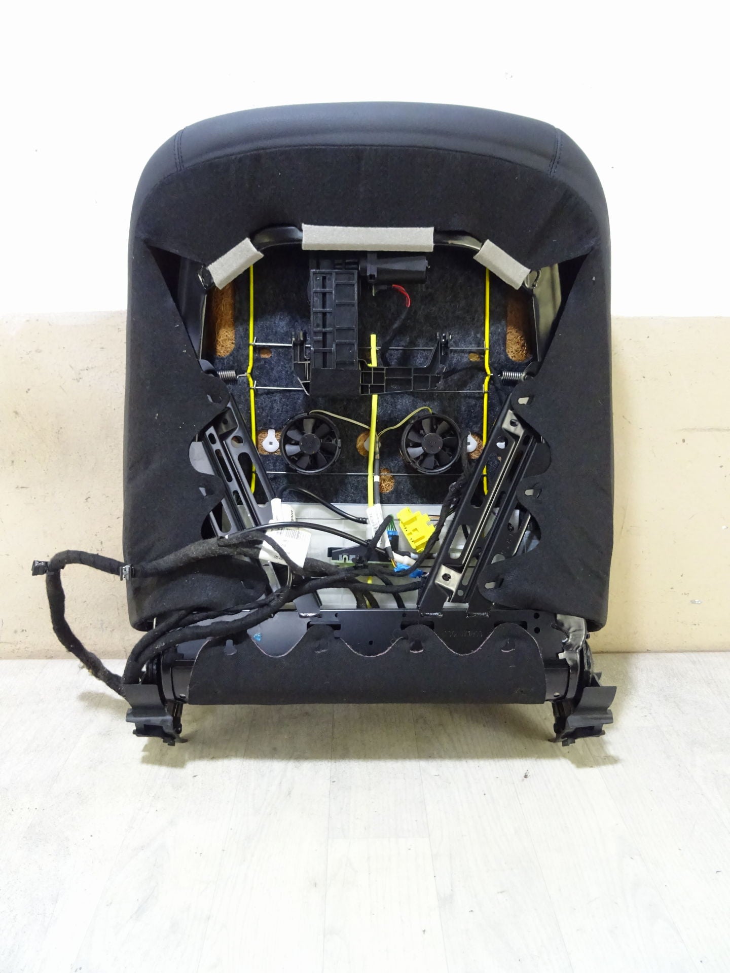 Облегалка седалка вентилация мемори кожа черна предна лява Mercedes W221