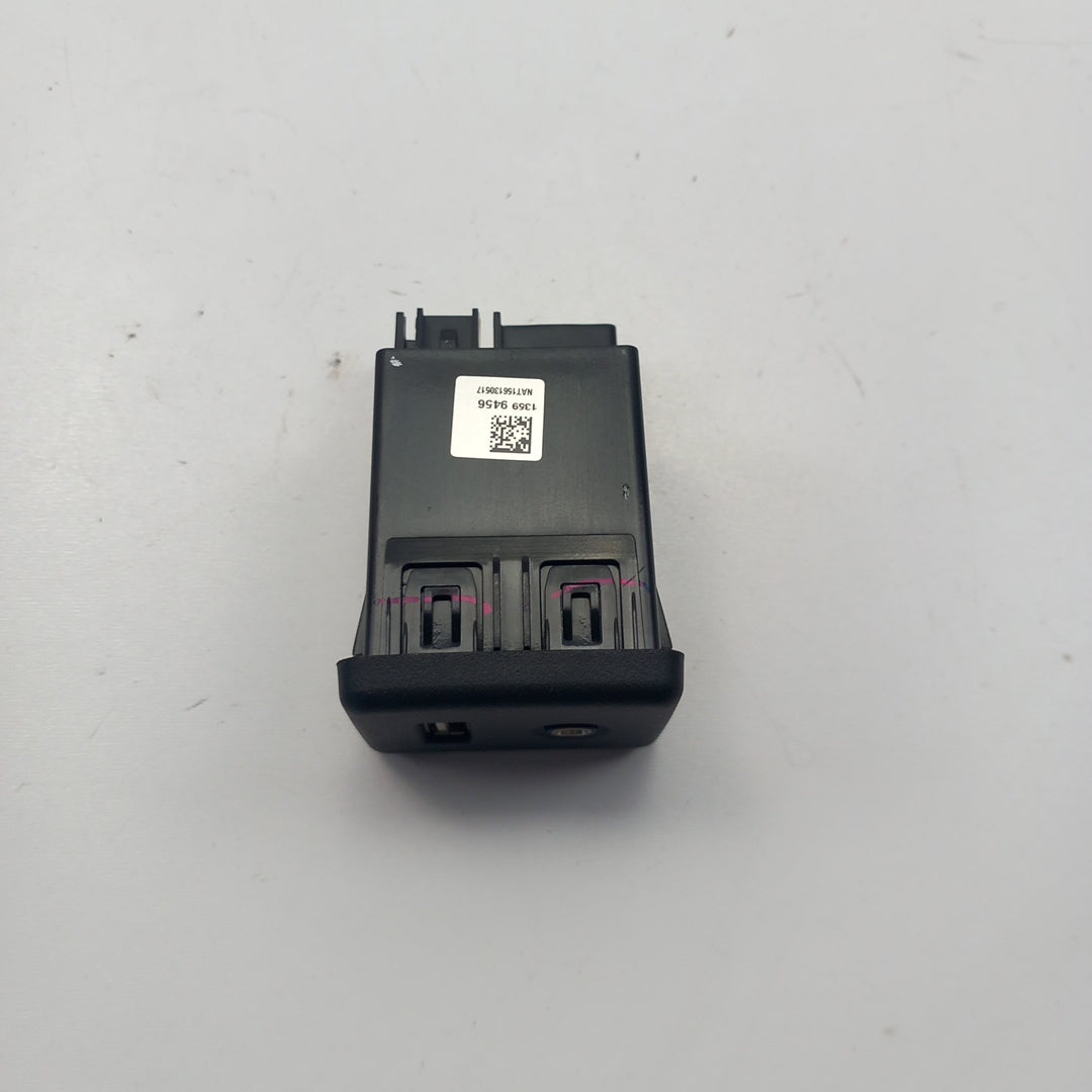 USB и AUX букса Opel Insignia A