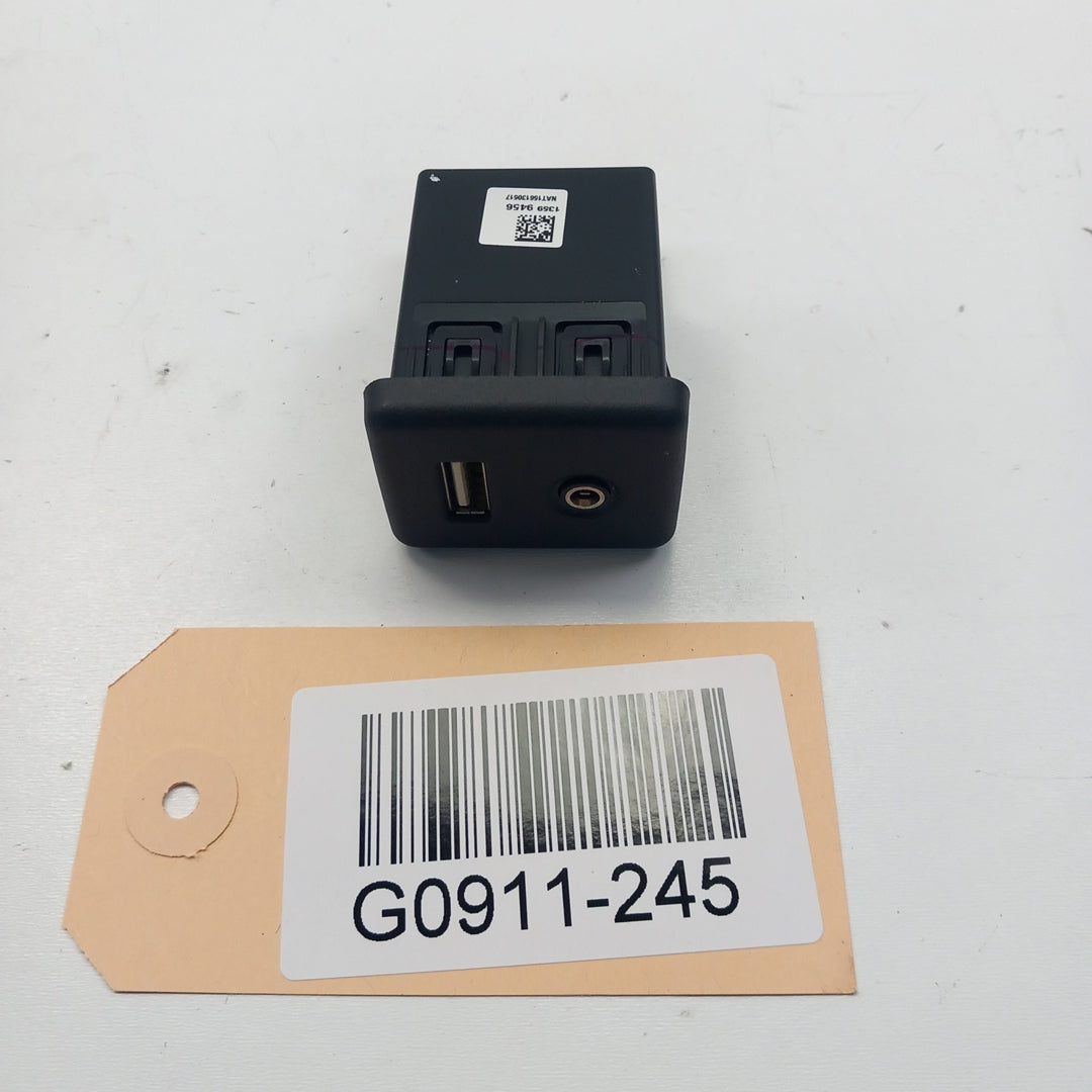 USB и AUX букса Opel Insignia A