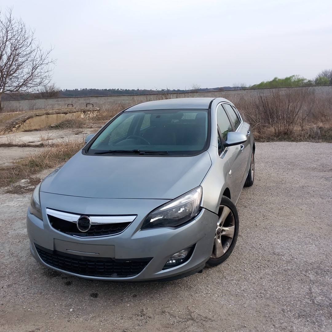 Opel Astra J 5-door 1,7 CDTI A17DTR Silver 2012 снимки/ P1014