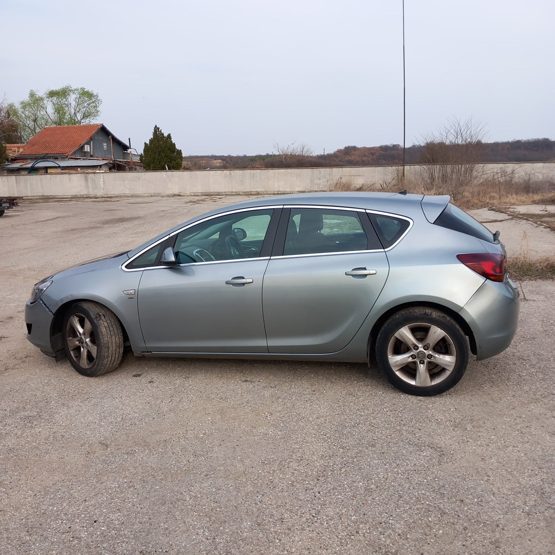 Opel Astra J 5-door 1,7 CDTI A17DTR Silver 2012 снимки/ P1014