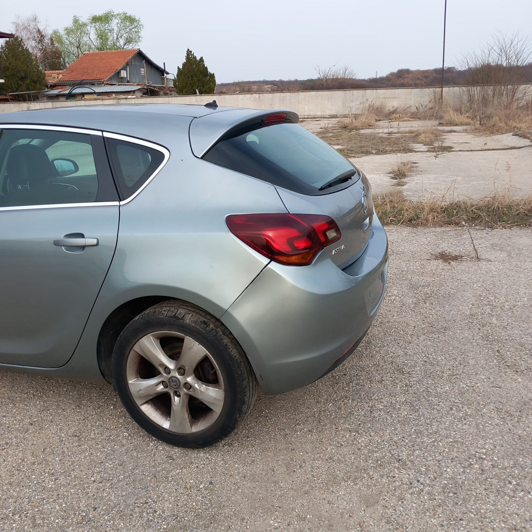 Opel Astra J 5-door 1,7 CDTI A17DTR Silver 2012 снимки/ P1014