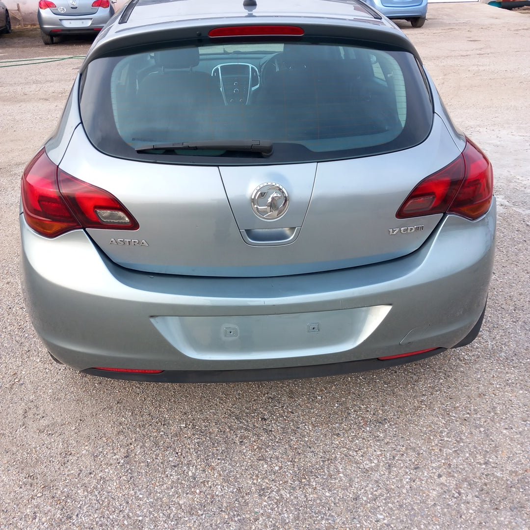 Opel Astra J 5-door 1,7 CDTI A17DTR Silver 2012 снимки/ P1014