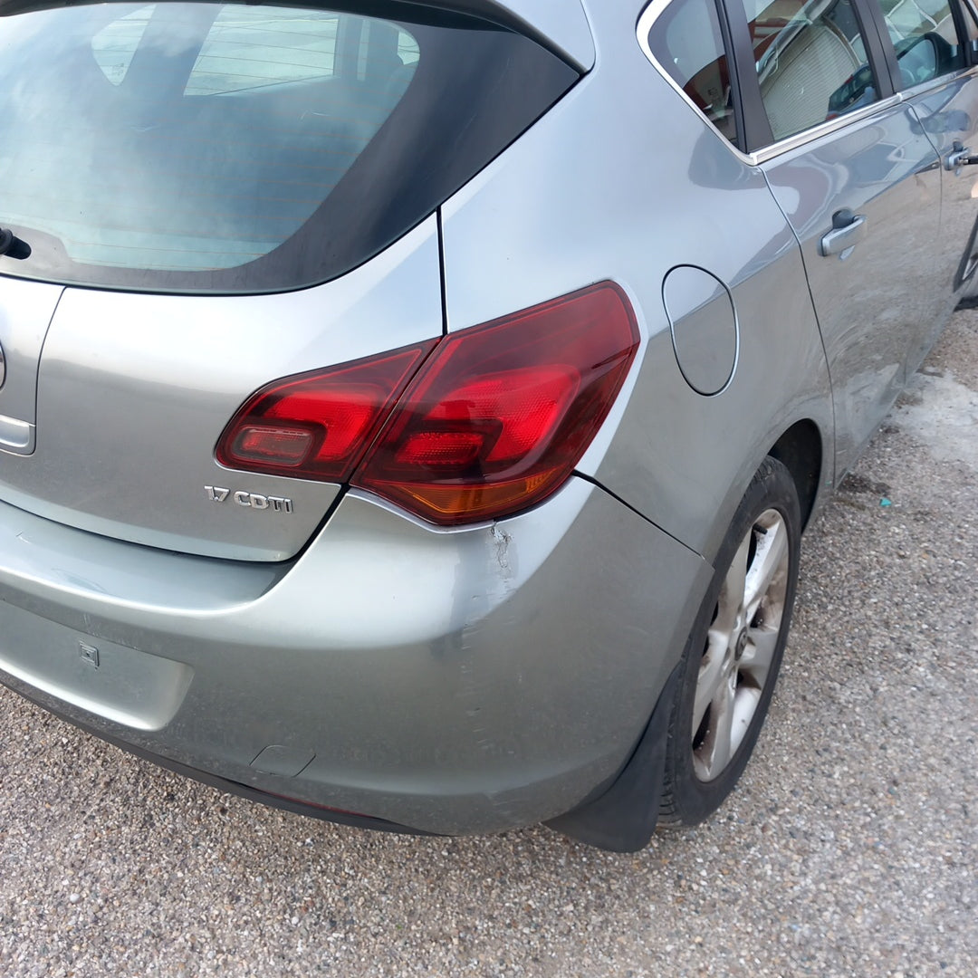 Opel Astra J 5-door 1,7 CDTI A17DTR Silver 2012 снимки/ P1014