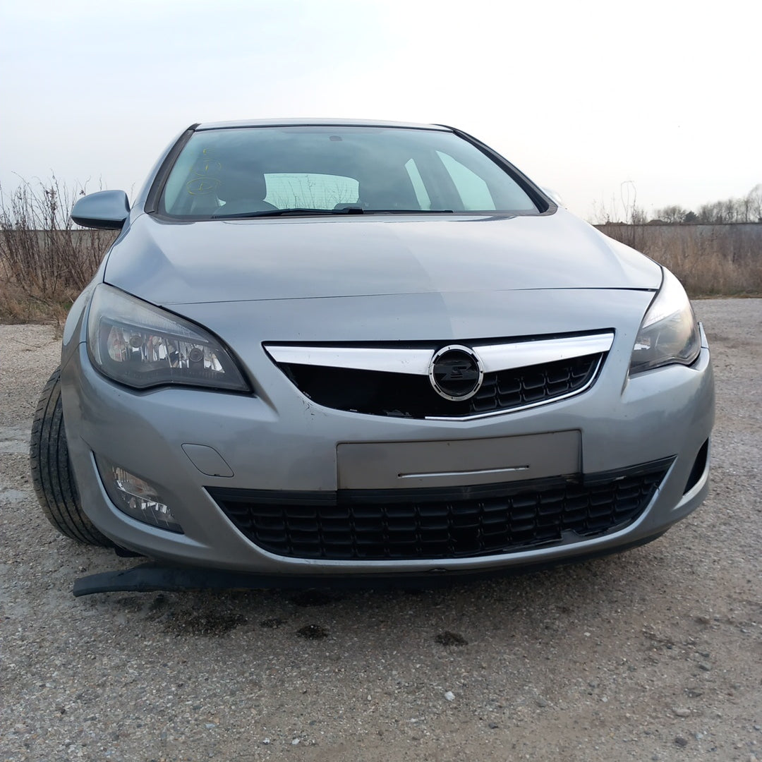 Opel Astra J 5-door 1,7 CDTI A17DTR Silver 2012 снимки/ P1014