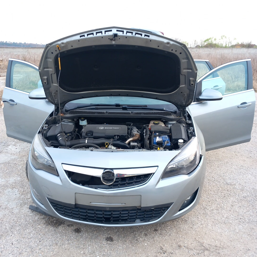 Opel Astra J 5-door 1,7 CDTI A17DTR Silver 2012 снимки/ P1014