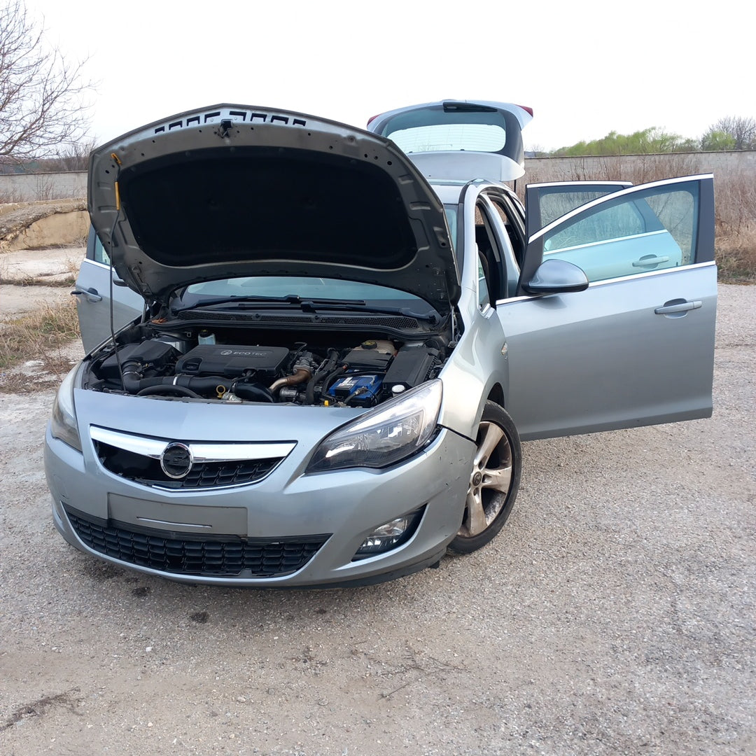 Opel Astra J 5-door 1,7 CDTI A17DTR Silver 2012 снимки/ P1014