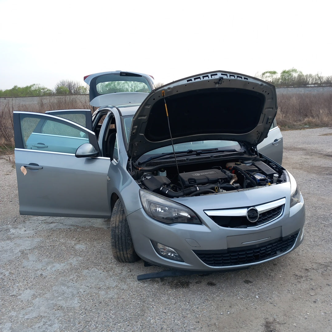 Opel Astra J 5-door 1,7 CDTI A17DTR Silver 2012 снимки/ P1014