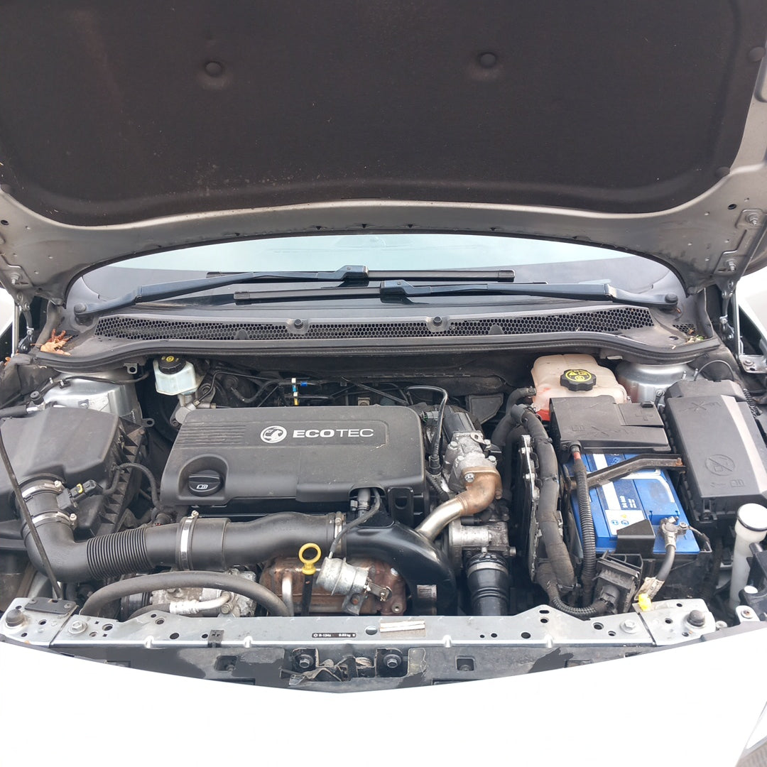 Opel Astra J 5-door 1,7 CDTI A17DTR Silver 2012 снимки/ P1014