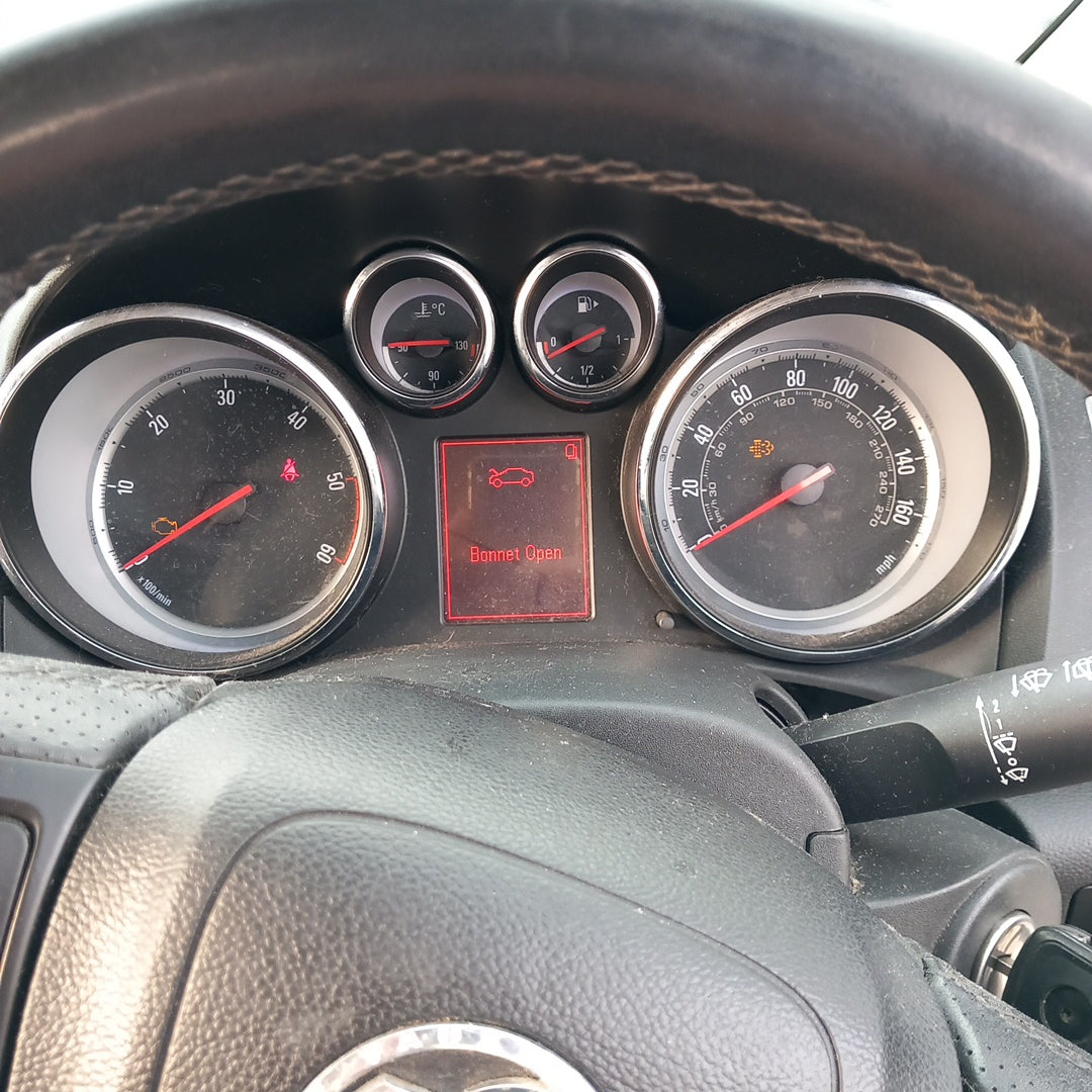 Opel Astra J 5-door 1,7 CDTI A17DTR Silver 2012 снимки/ P1014