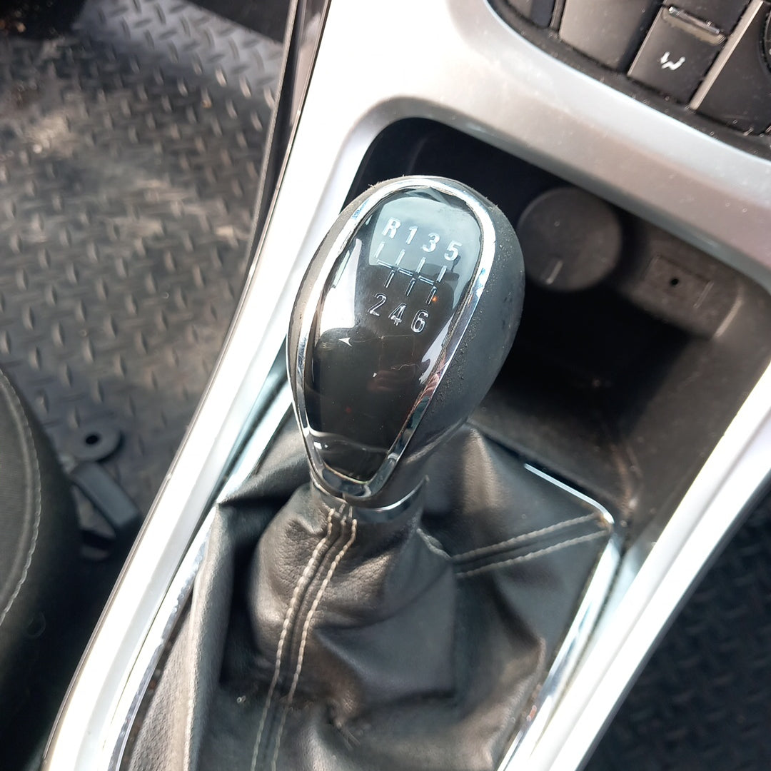 Opel Astra J 5-door 1,7 CDTI A17DTR Silver 2012 снимки/ P1014