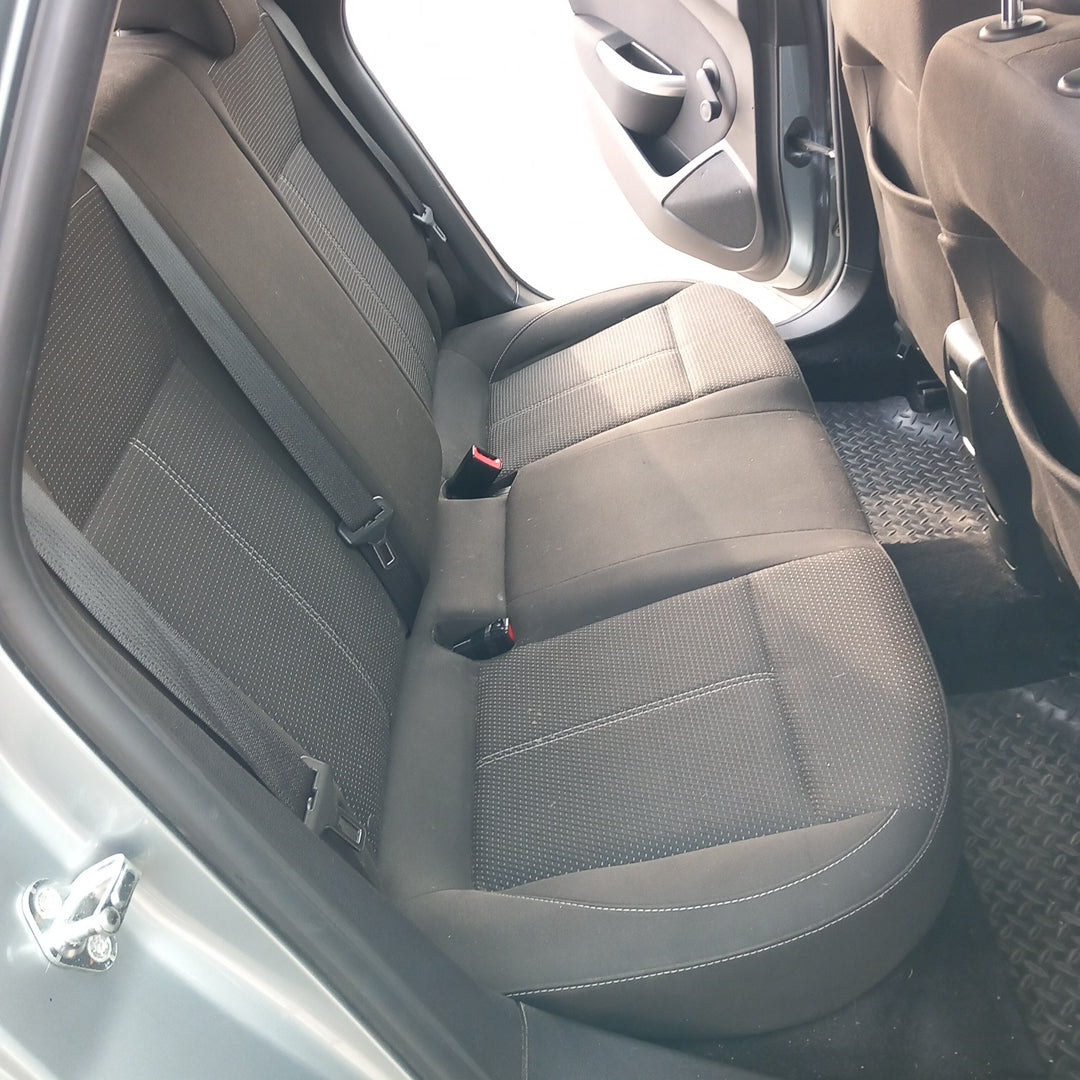 Opel Astra J 5-door 1,7 CDTI A17DTR Silver 2012 снимки/ P1014