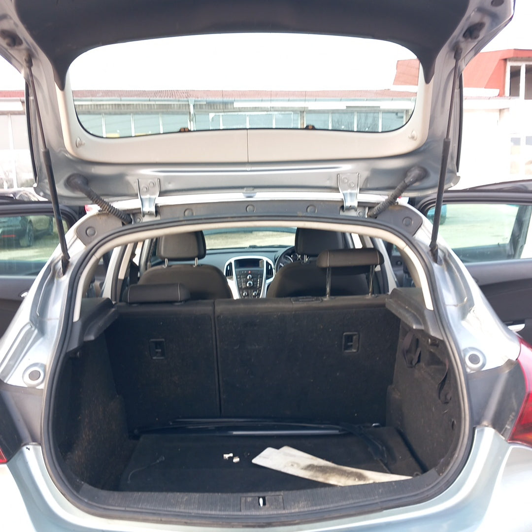 Opel Astra J 5-door 1,7 CDTI A17DTR Silver 2012 снимки/ P1014