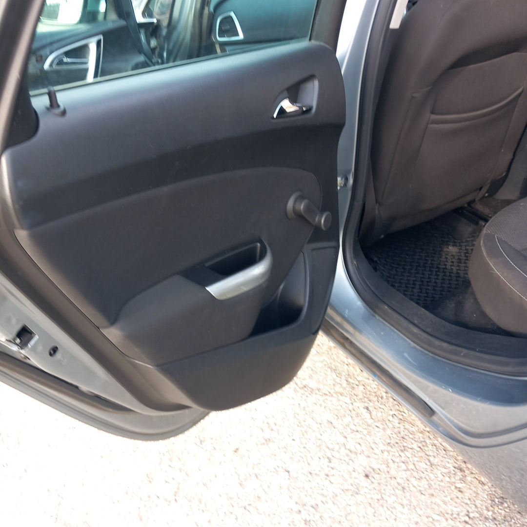 Opel Astra J 5-door 1,7 CDTI A17DTR Silver 2012 снимки/ P1014