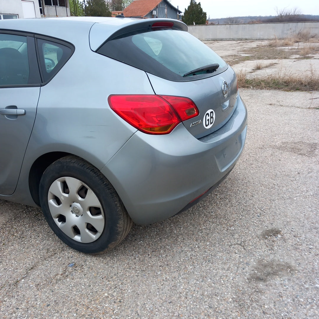 Opel Astra J 5-door 1,3 CDTI A13DTE Silver 2010 снимки / P1013