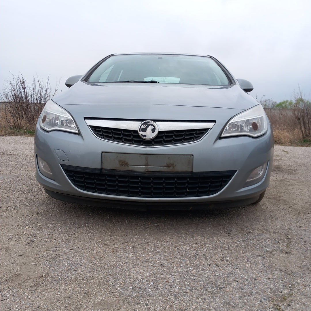 Opel Astra J 5-door 1,3 CDTI A13DTE Silver 2010 снимки / P1013