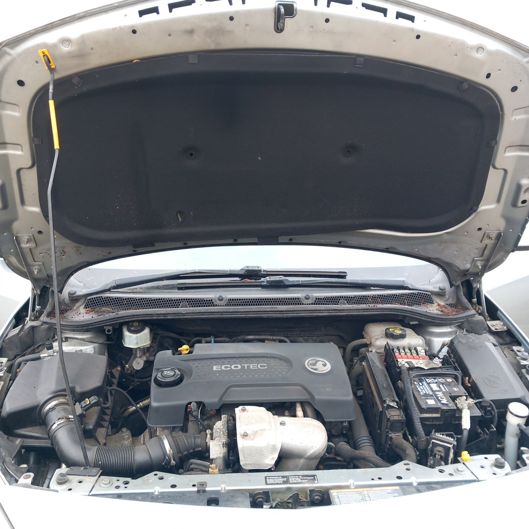 Opel Astra J 5-door 1,3 CDTI A13DTE Silver 2010 снимки / P1013