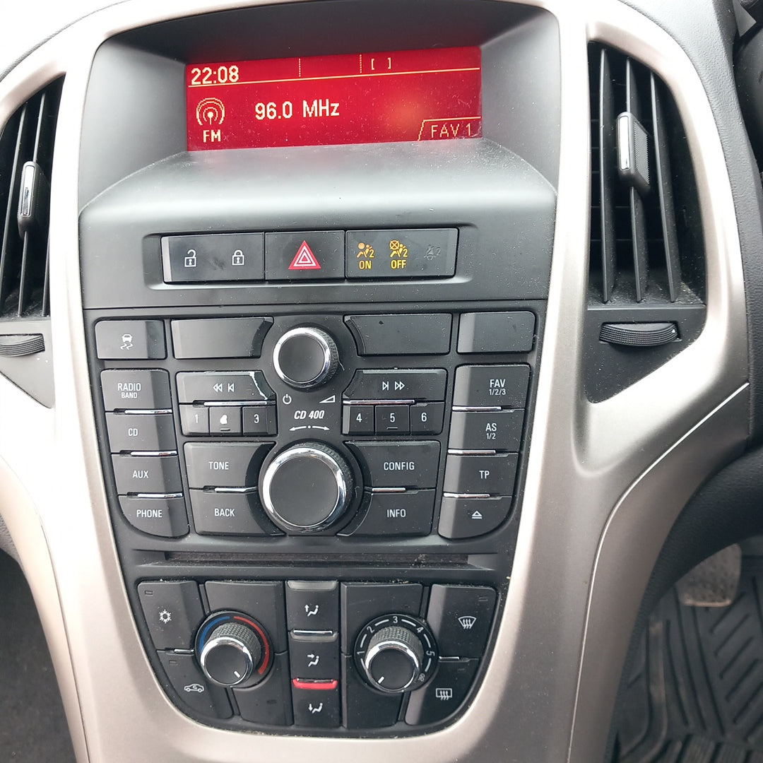 Opel Astra J 5-door 1,3 CDTI A13DTE Silver 2010 снимки / P1013