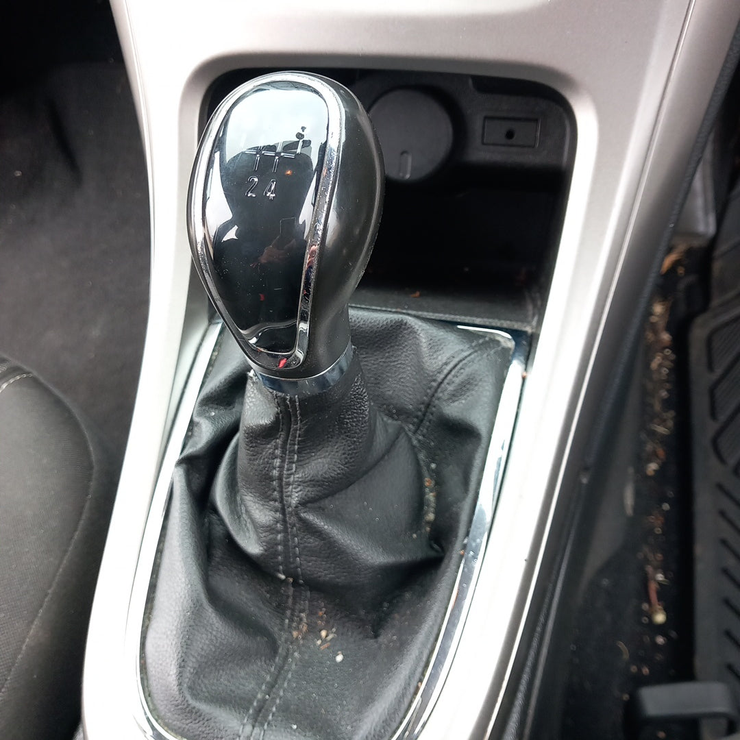 Opel Astra J 5-door 1,3 CDTI A13DTE Silver 2010 снимки / P1013