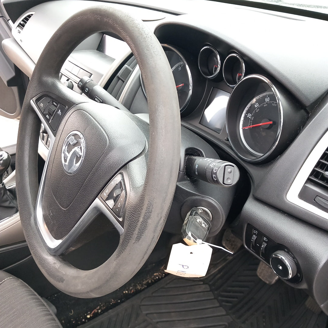 Opel Astra J 5-door 1,3 CDTI A13DTE Silver 2010 снимки / P1013