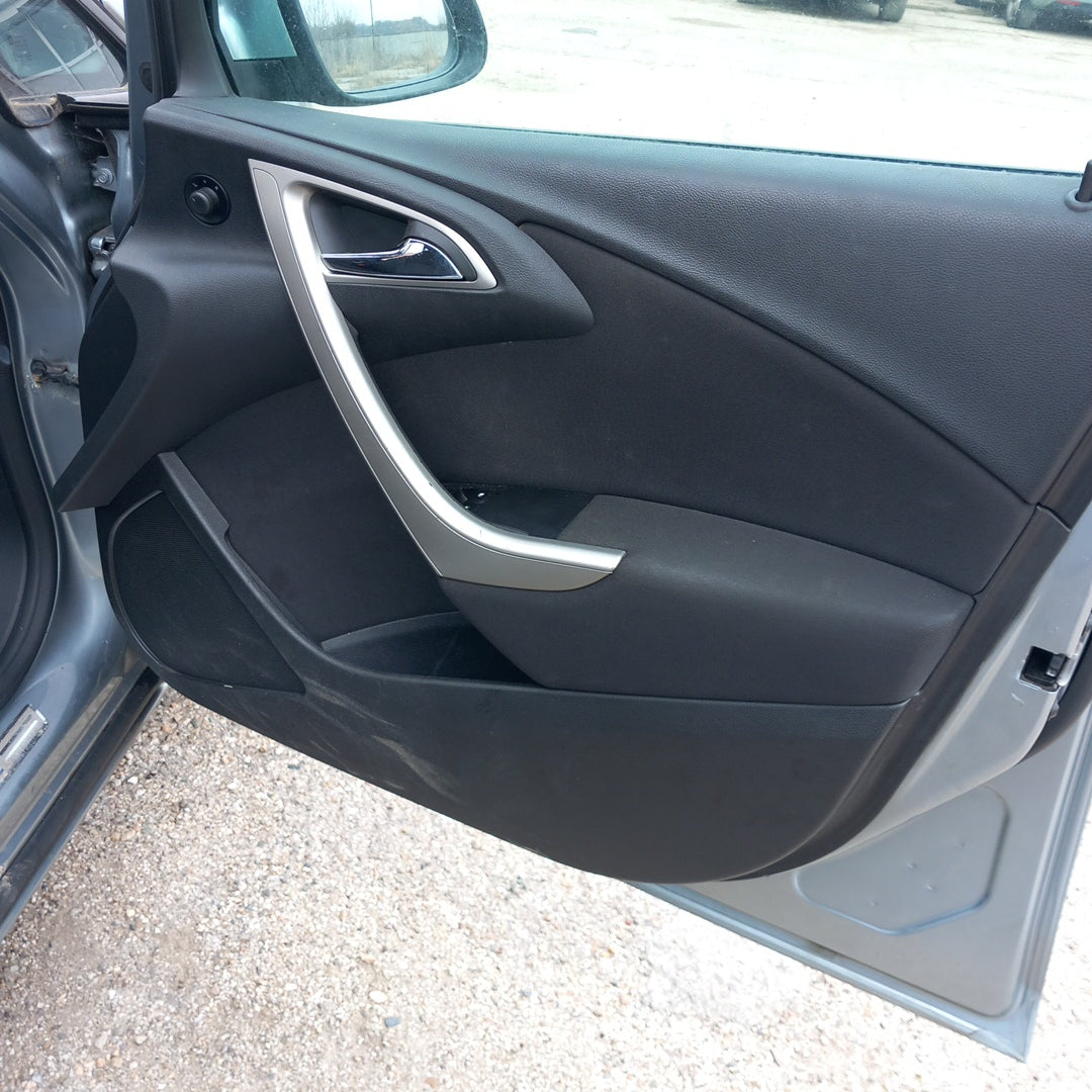 Opel Astra J 5-door 1,3 CDTI A13DTE Silver 2010 снимки / P1013