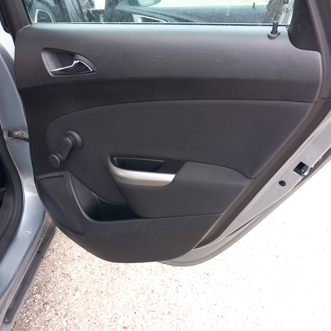Opel Astra J 5-door 1,3 CDTI A13DTE Silver 2010 снимки / P1013