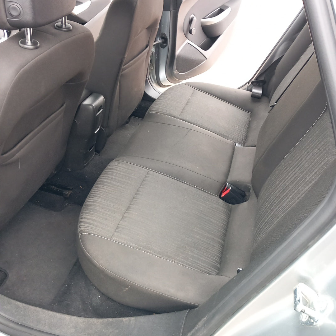 Opel Astra J 5-door 1,3 CDTI A13DTE Silver 2010 снимки / P1013