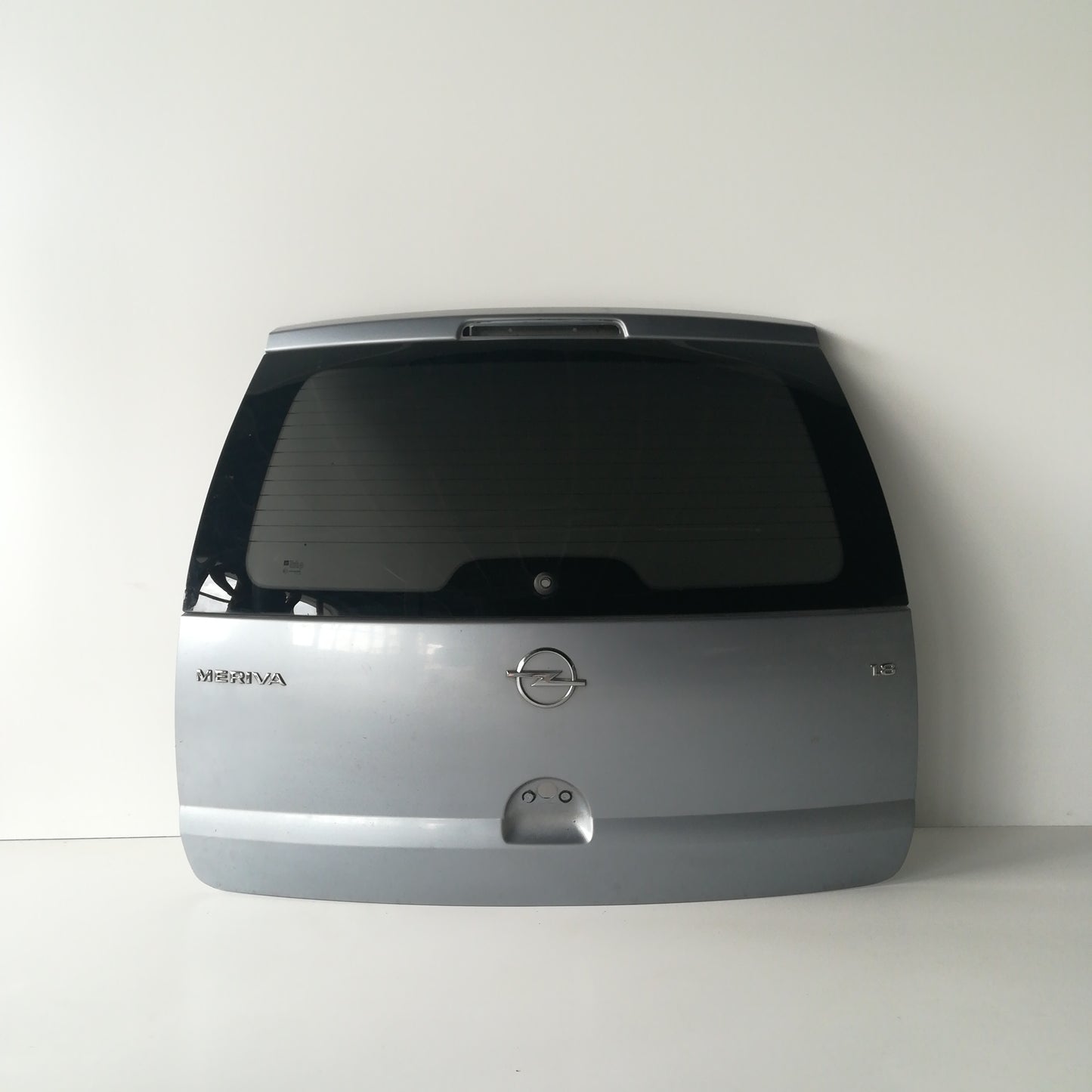 Капак багажник заден сив металик Z163 затъмнено стъкло Opel Meriva A