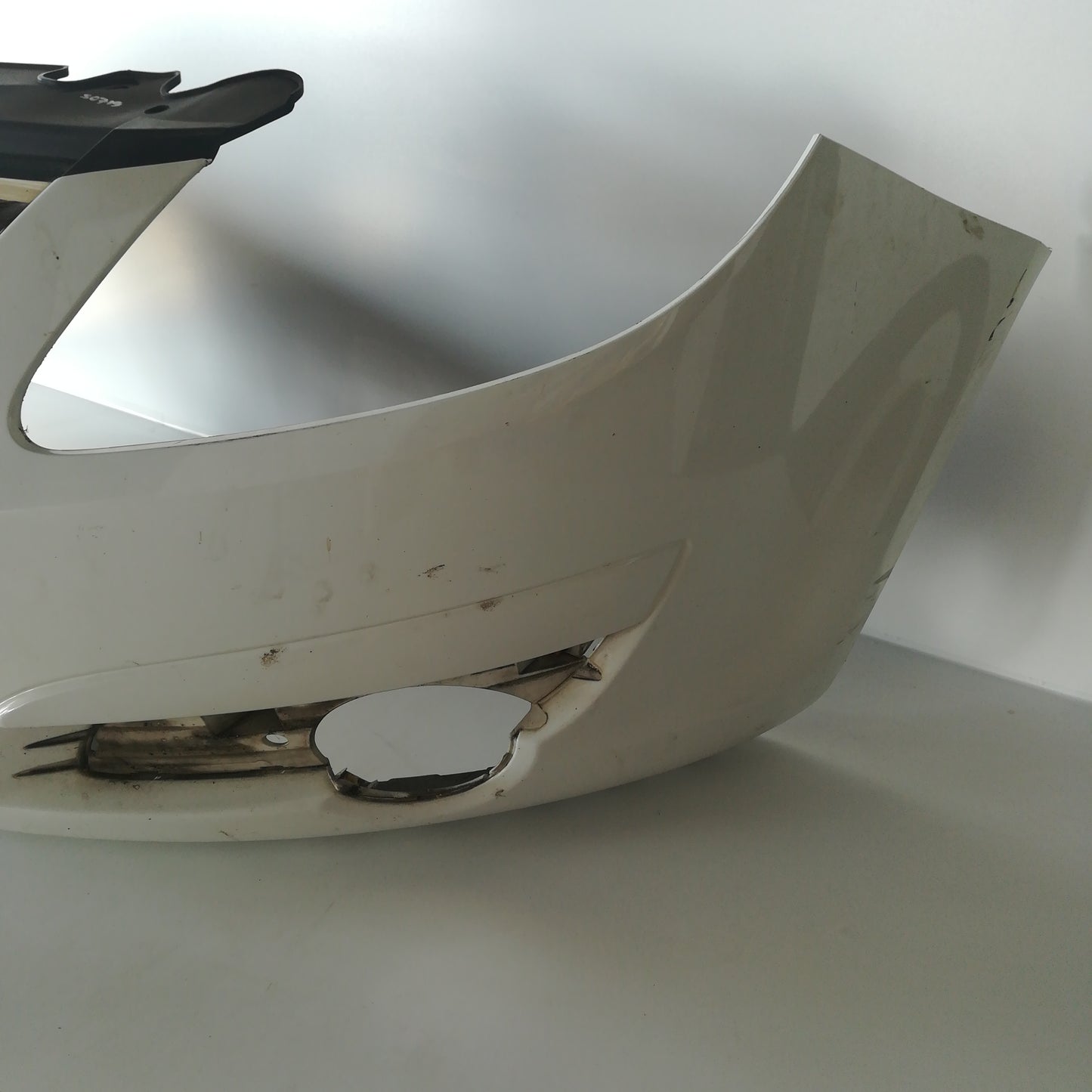 Броня предна бяла Z474 Opel Corsa D