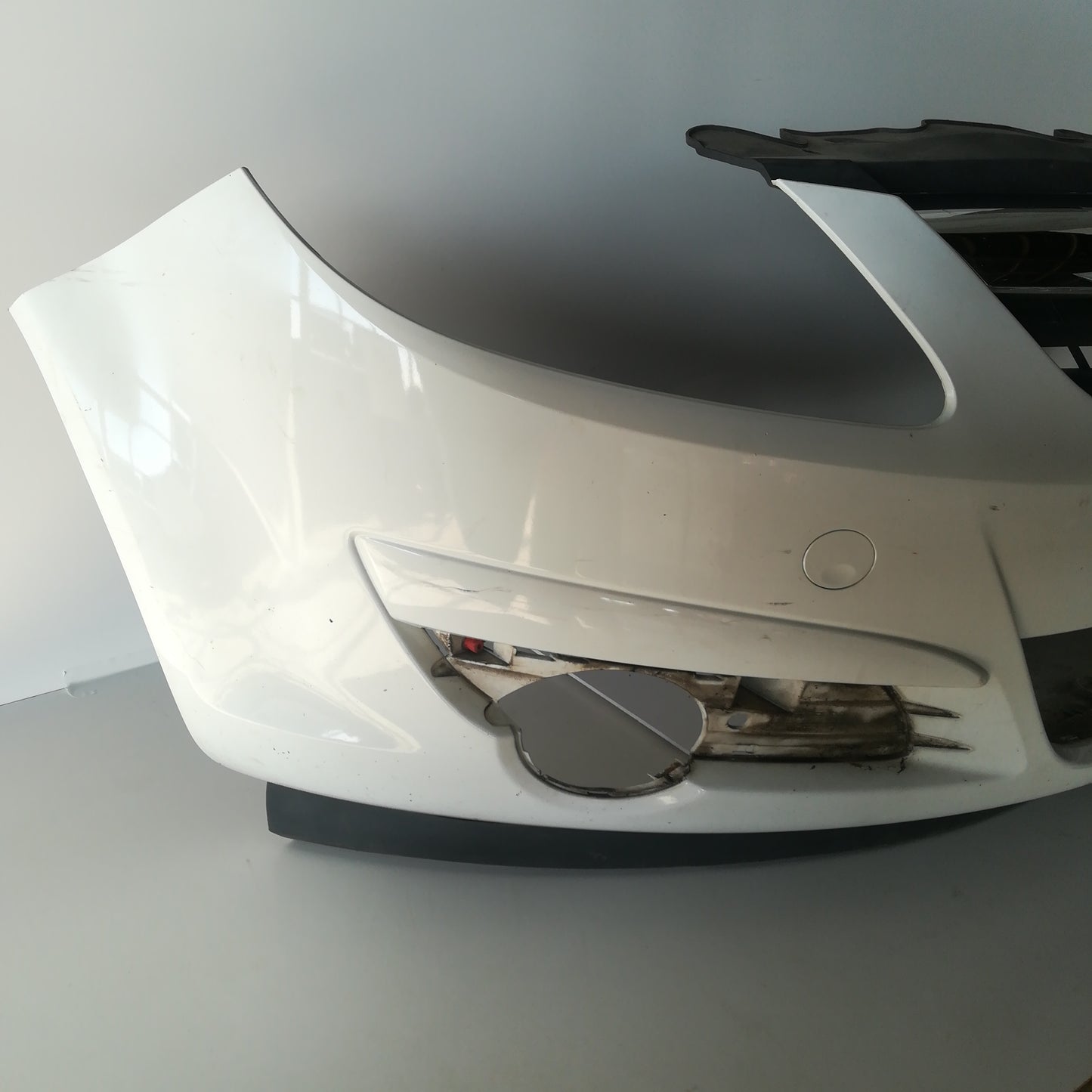Броня предна бяла Z474 Opel Corsa D