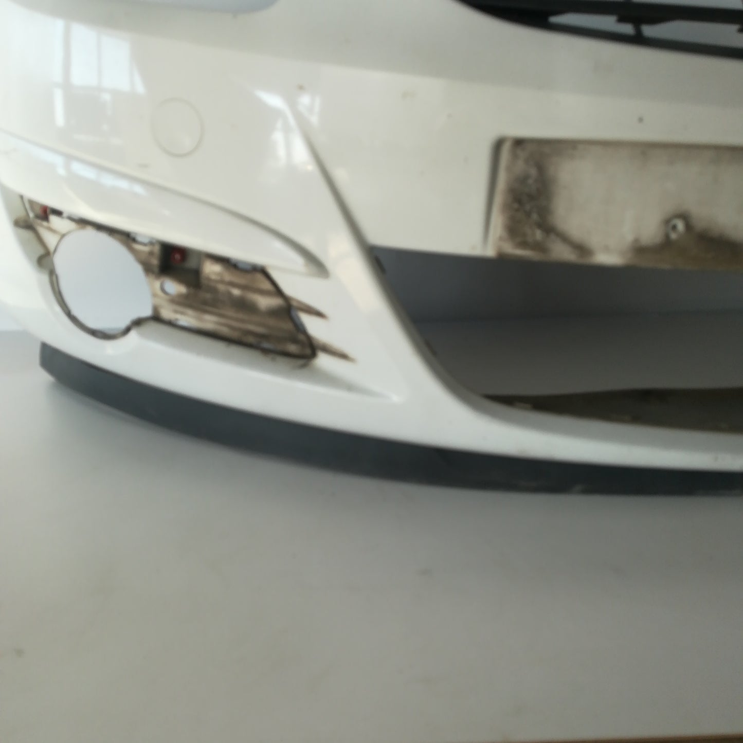 Броня предна бяла Z474 Opel Corsa D