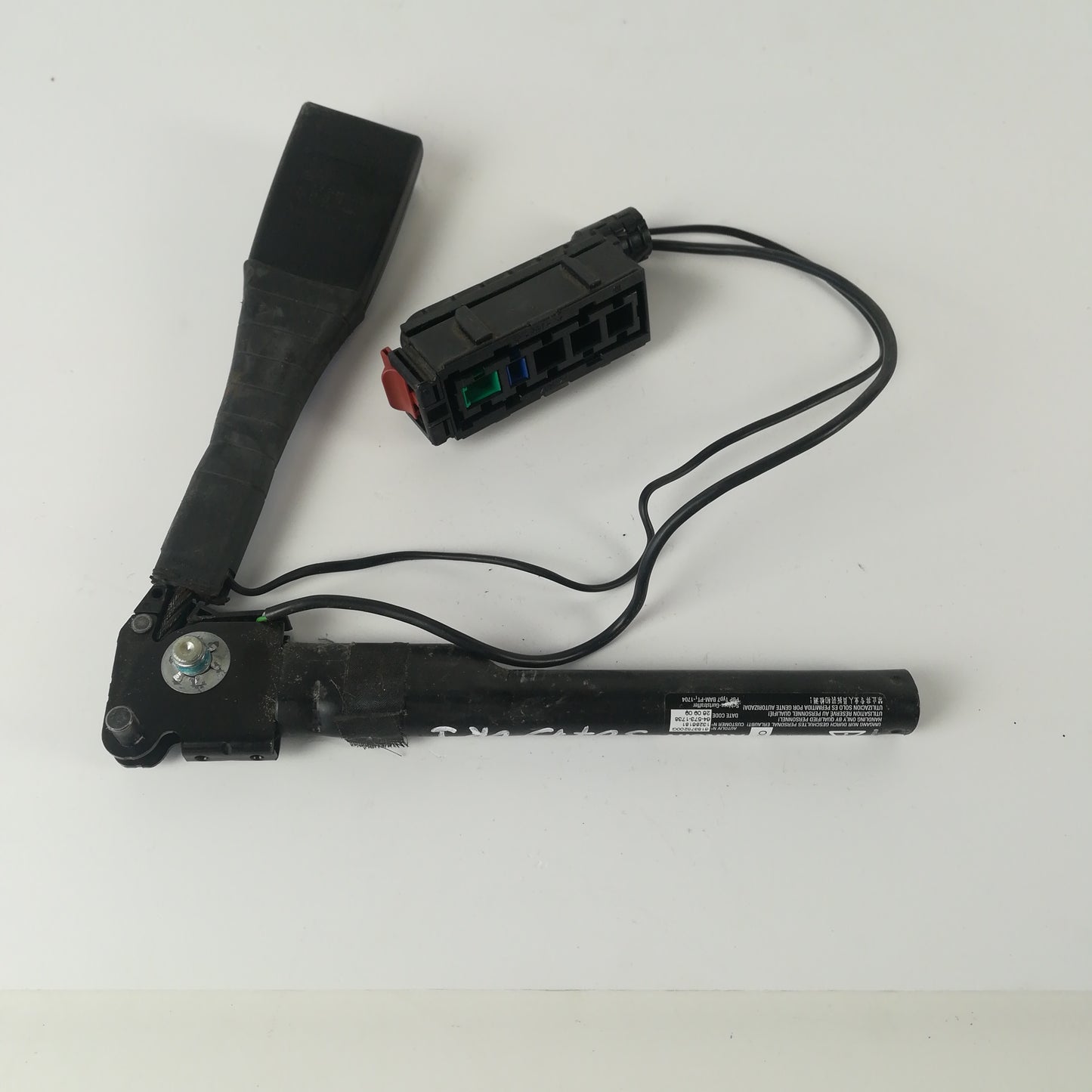 Закопчалка обтегач предпазен колан преден десен Opel Corsa D