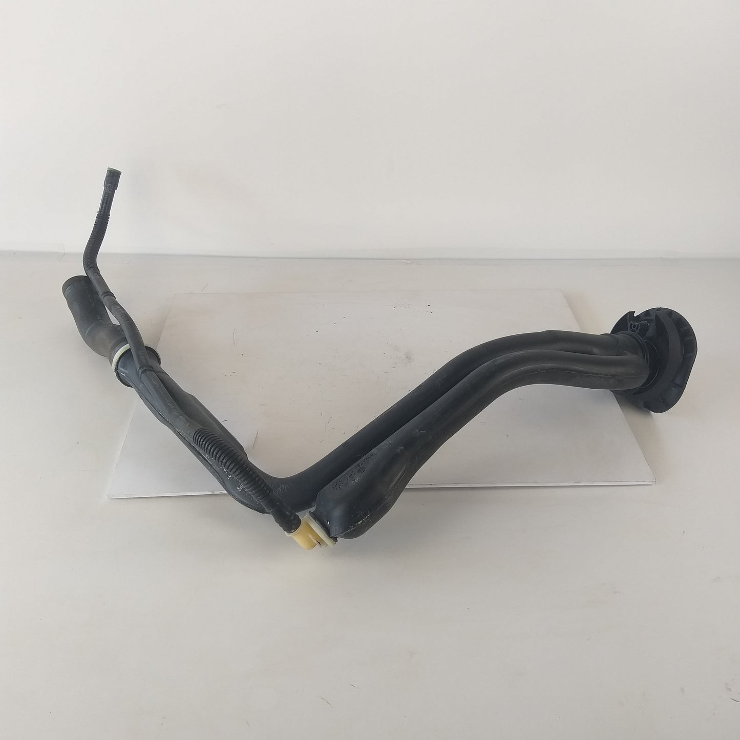 Гърловина пълнене резервоар Z12XEP Opel Corsa D 1.2