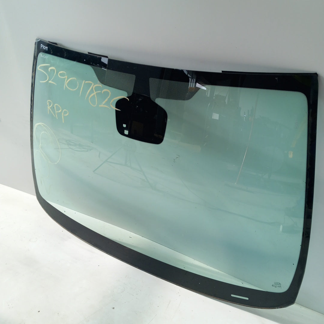 Предно стъкло Opel Astra J