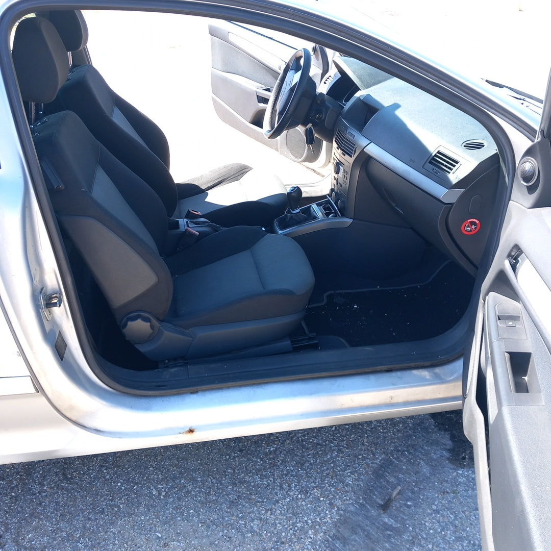 Opel Astra H GTC 1,8 Z18XE Silver / А0421 снимки