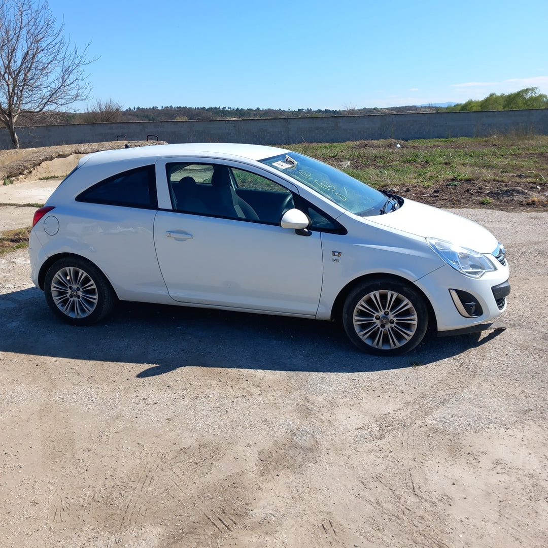 Opel Corsa D 1,4 Facelift A14XER white 3-doors 2011 / S0720 снимки