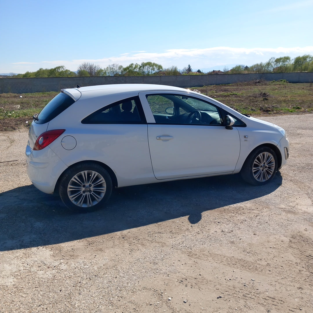 Opel Corsa D 1,4 Facelift A14XER white 3-doors 2011 / S0720 снимки