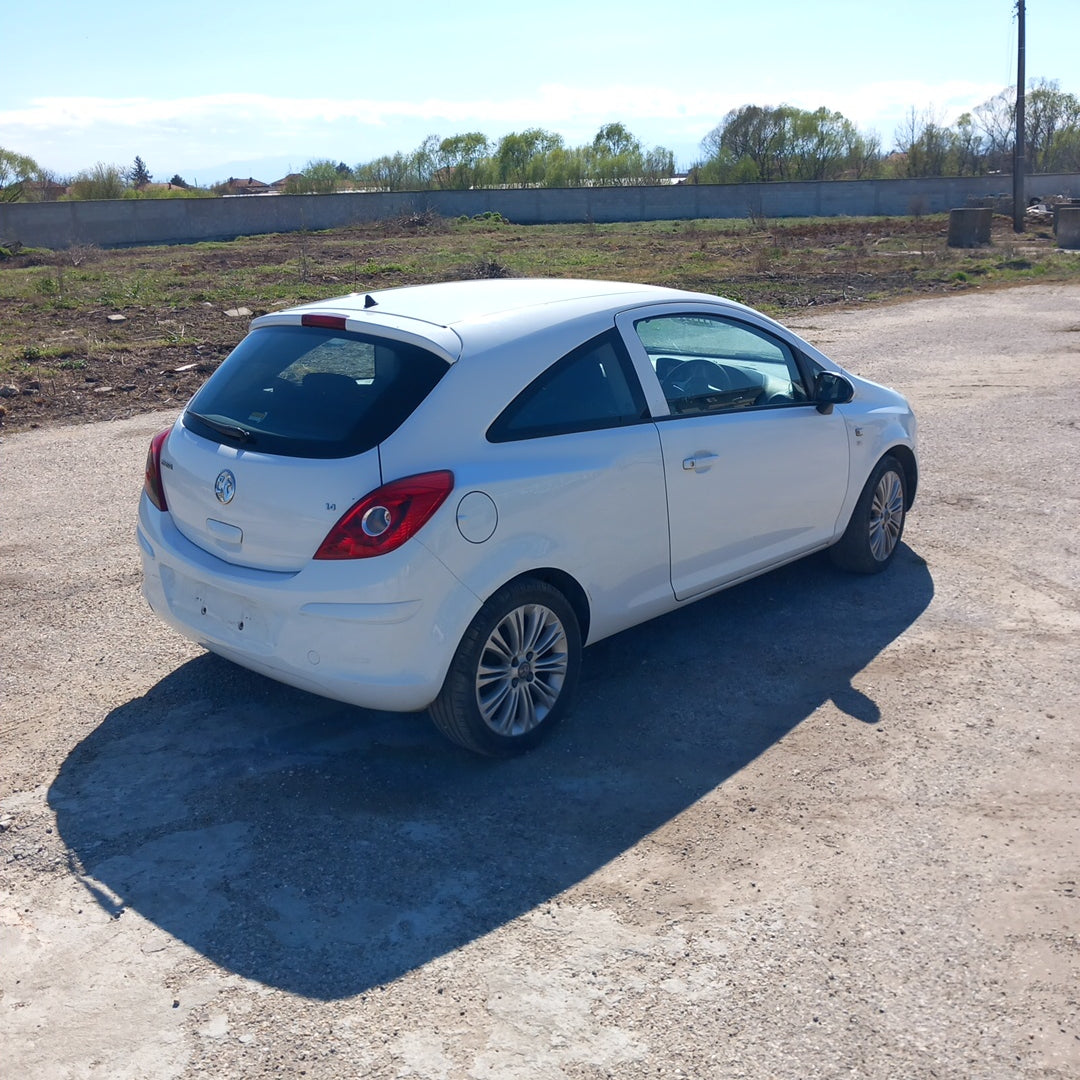 Opel Corsa D 1,4 Facelift A14XER white 3-doors 2011 / S0720 снимки