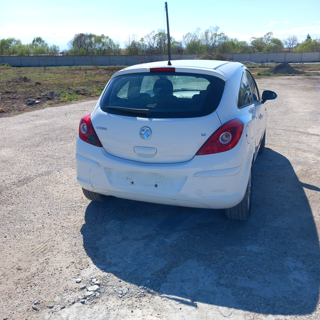 Opel Corsa D 1,4 Facelift A14XER white 3-doors 2011 / S0720 снимки