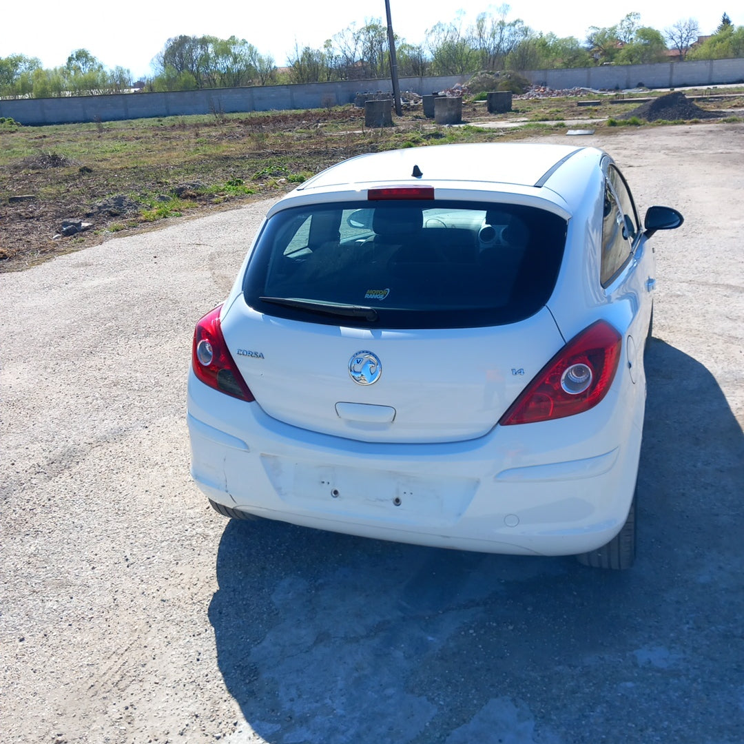 Opel Corsa D 1,4 Facelift A14XER white 3-doors 2011 / S0720 снимки
