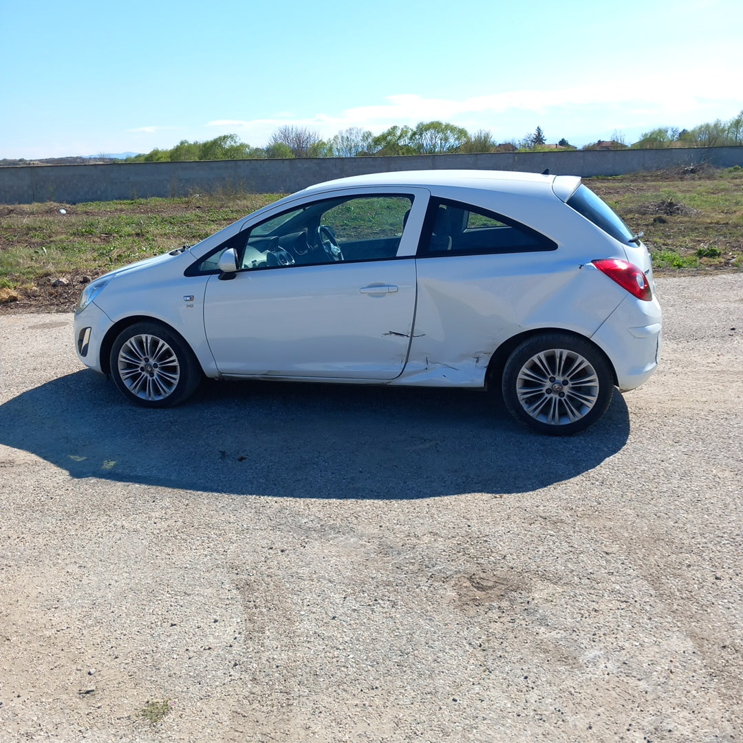 Opel Corsa D 1,4 Facelift A14XER white 3-doors 2011 / S0720 снимки