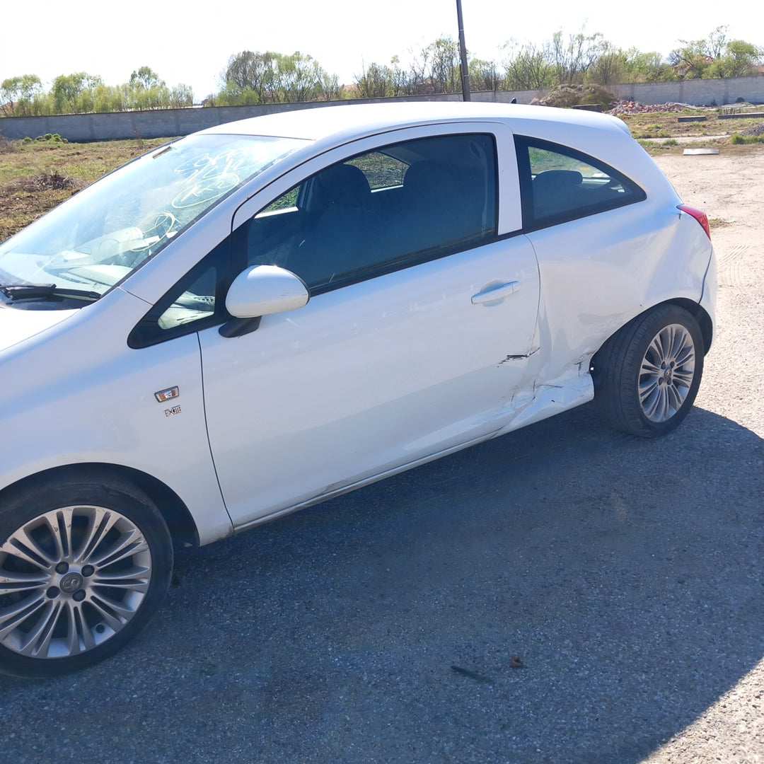 Opel Corsa D 1,4 Facelift A14XER white 3-doors 2011 / S0720 снимки