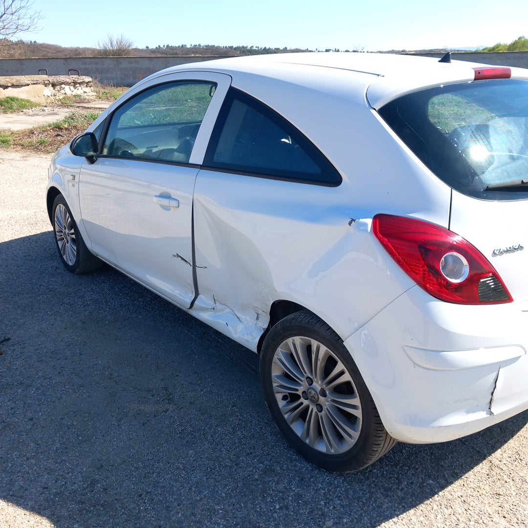 Opel Corsa D 1,4 Facelift A14XER white 3-doors 2011 / S0720 снимки
