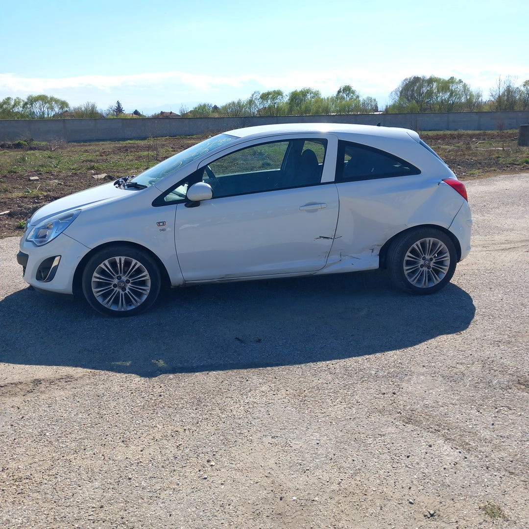 Opel Corsa D 1,4 Facelift A14XER white 3-doors 2011 / S0720 снимки