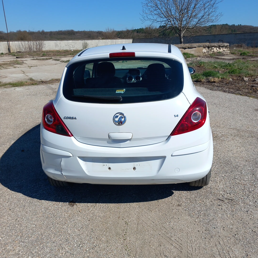 Opel Corsa D 1,4 Facelift A14XER white 3-doors 2011 / S0720 снимки
