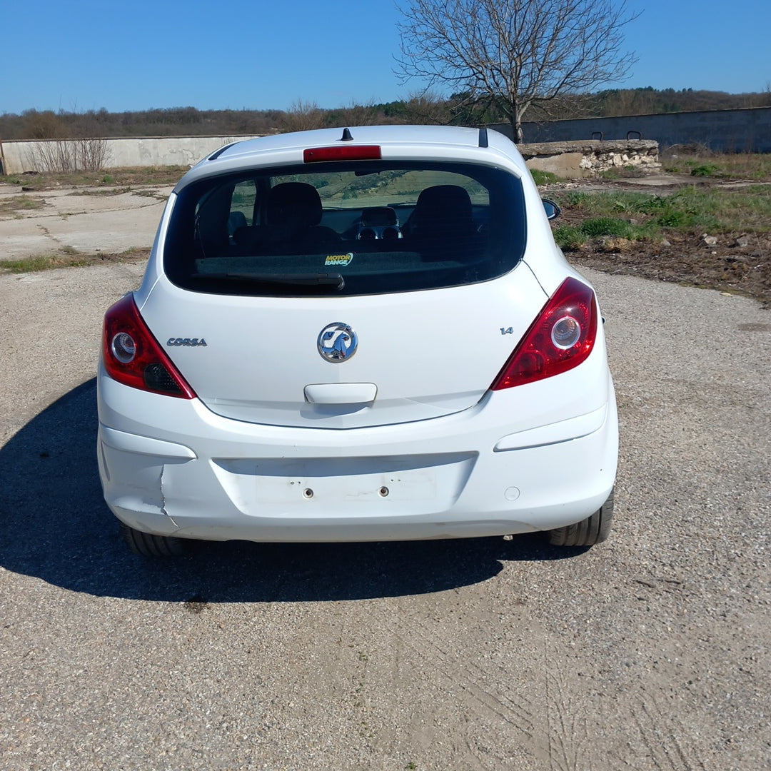 Opel Corsa D 1,4 Facelift A14XER white 3-doors 2011 / S0720 снимки