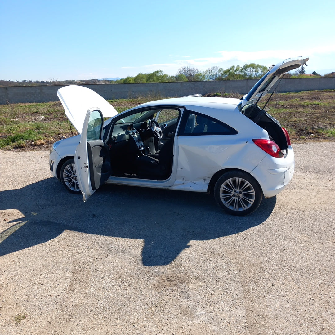Opel Corsa D 1,4 Facelift A14XER white 3-doors 2011 / S0720 снимки
