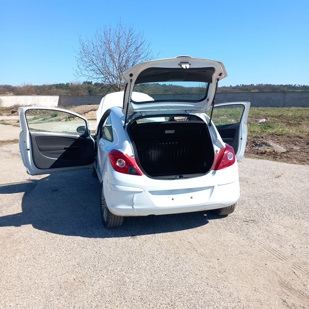 Opel Corsa D 1,4 Facelift A14XER white 3-doors 2011 / S0720 снимки