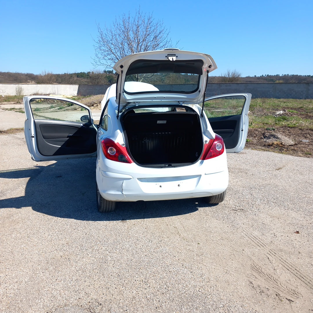 Opel Corsa D 1,4 Facelift A14XER white 3-doors 2011 / S0720 снимки