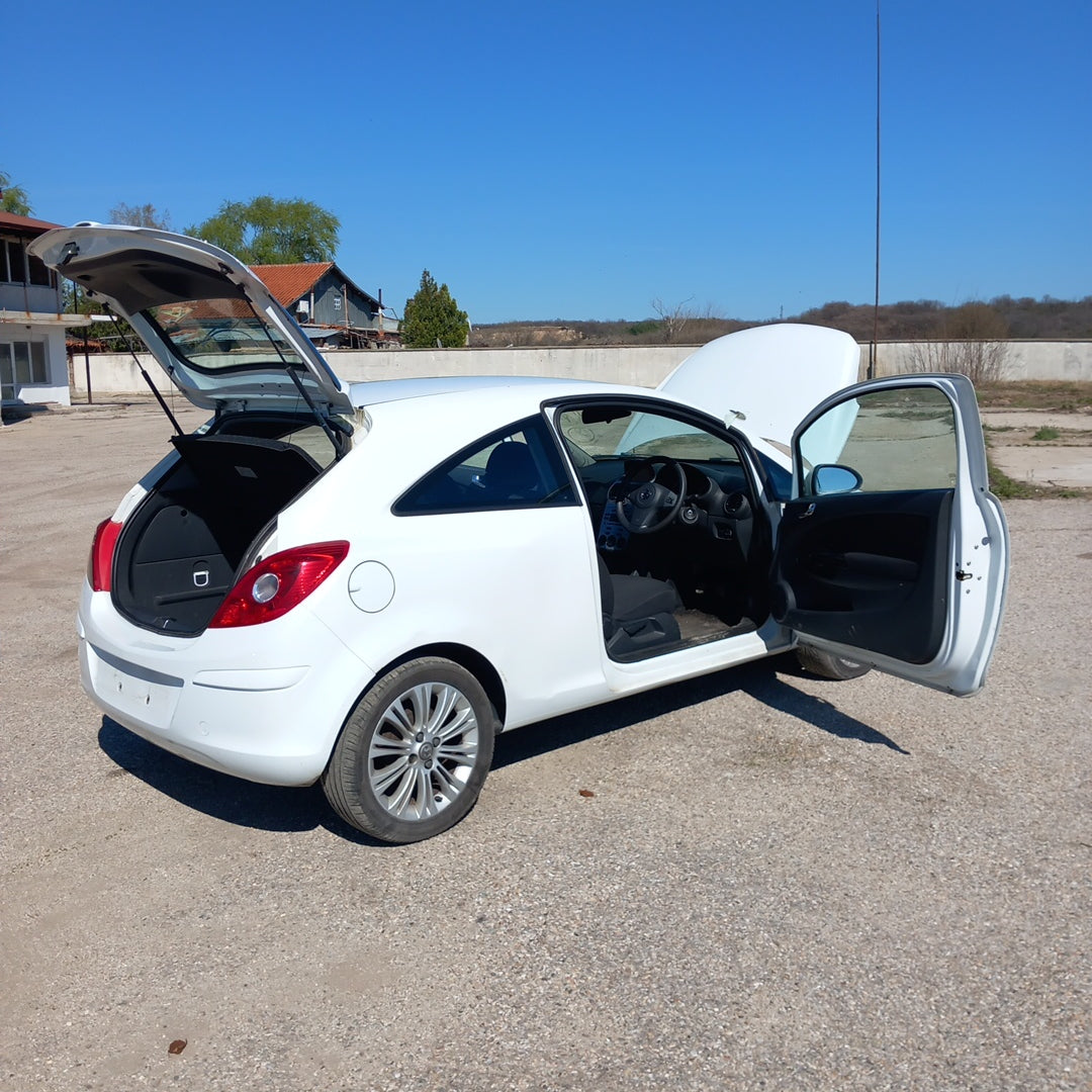 Opel Corsa D 1,4 Facelift A14XER white 3-doors 2011 / S0720 снимки